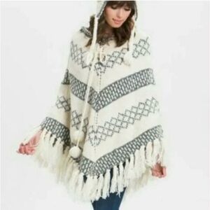 World Market Wool Hand Crafted Nepal Nepalese Knit Ivory Gray Icelandic Poncho